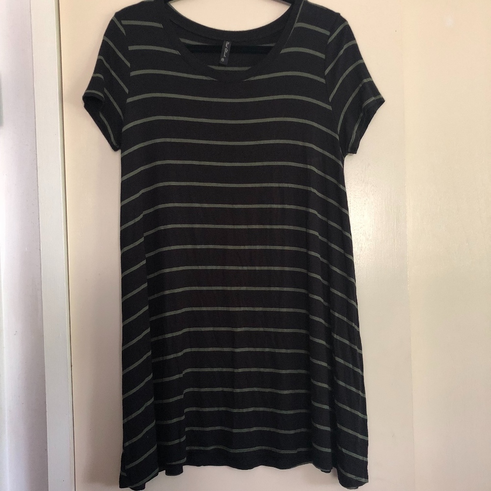 Striped flowy t-shirt dress